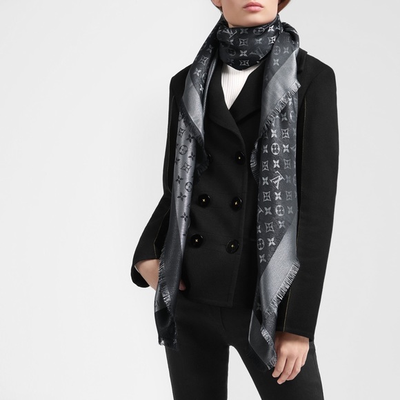 LOUIS VUITTON MONOGRAM SHINE SHAWL - Picture 2 of 8